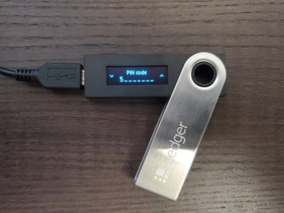 Аппаратный криптокошелек Ledger Nano S - фото
